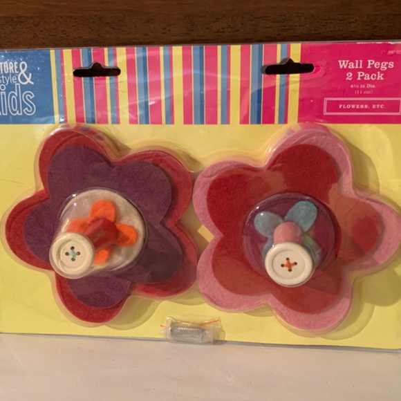 Restore & Restyle Kids Flower Wood Wall Pegs - 2 Sets - Picture 2 of 9